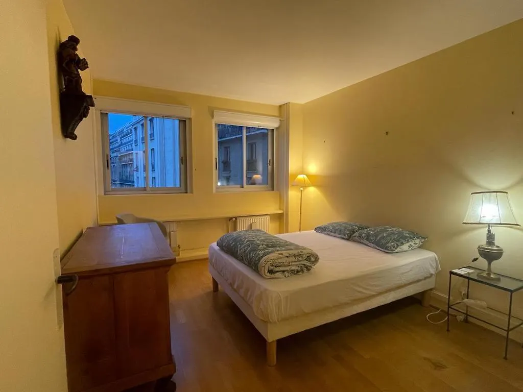 Double Room In Beautiful Apartment Parigi Alloggio in famiglia