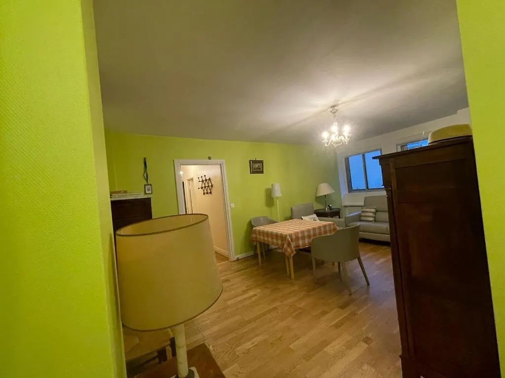 Double Room In Beautiful Apartment Parigi Francia