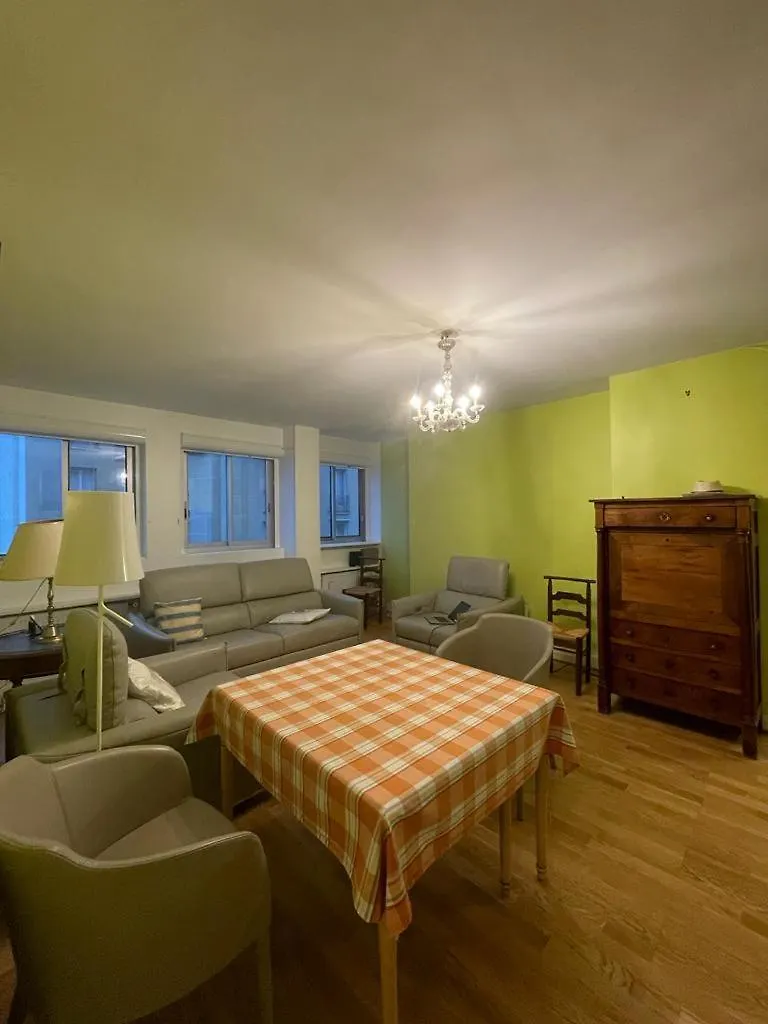 Double Room In Beautiful Apartment Parigi Francia