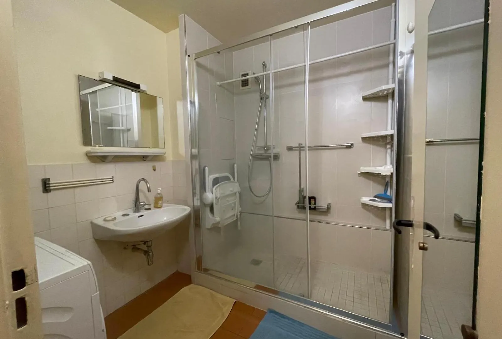 Double Room In Beautiful Apartment Parigi