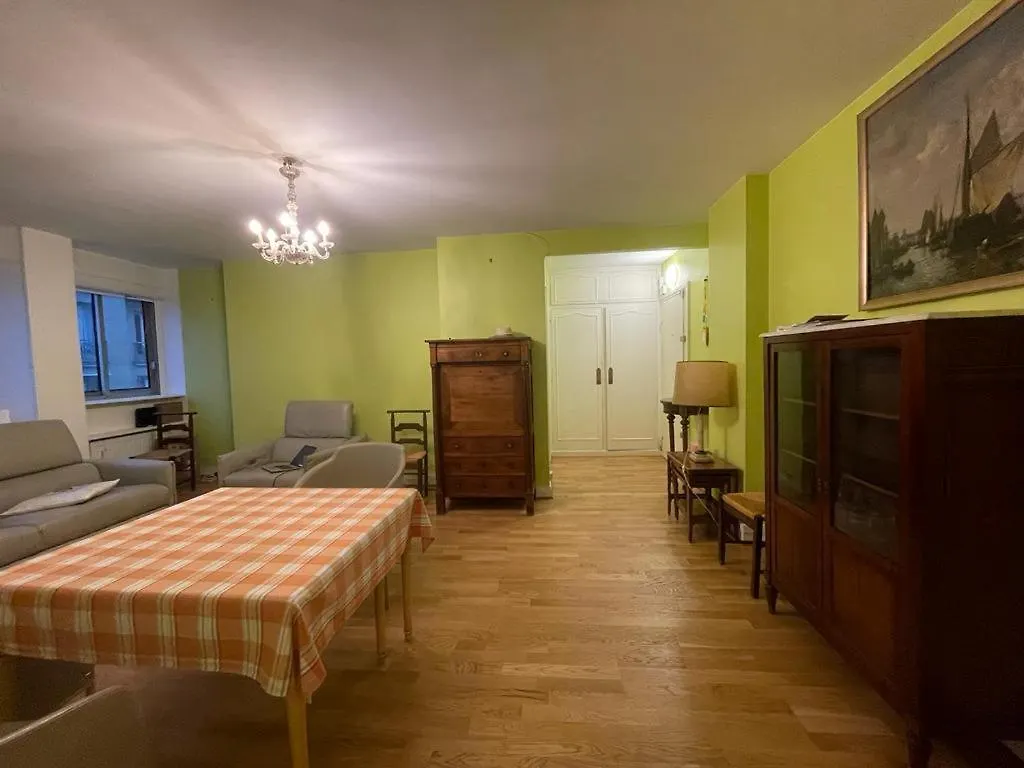 Double Room In Beautiful Apartment Paris France