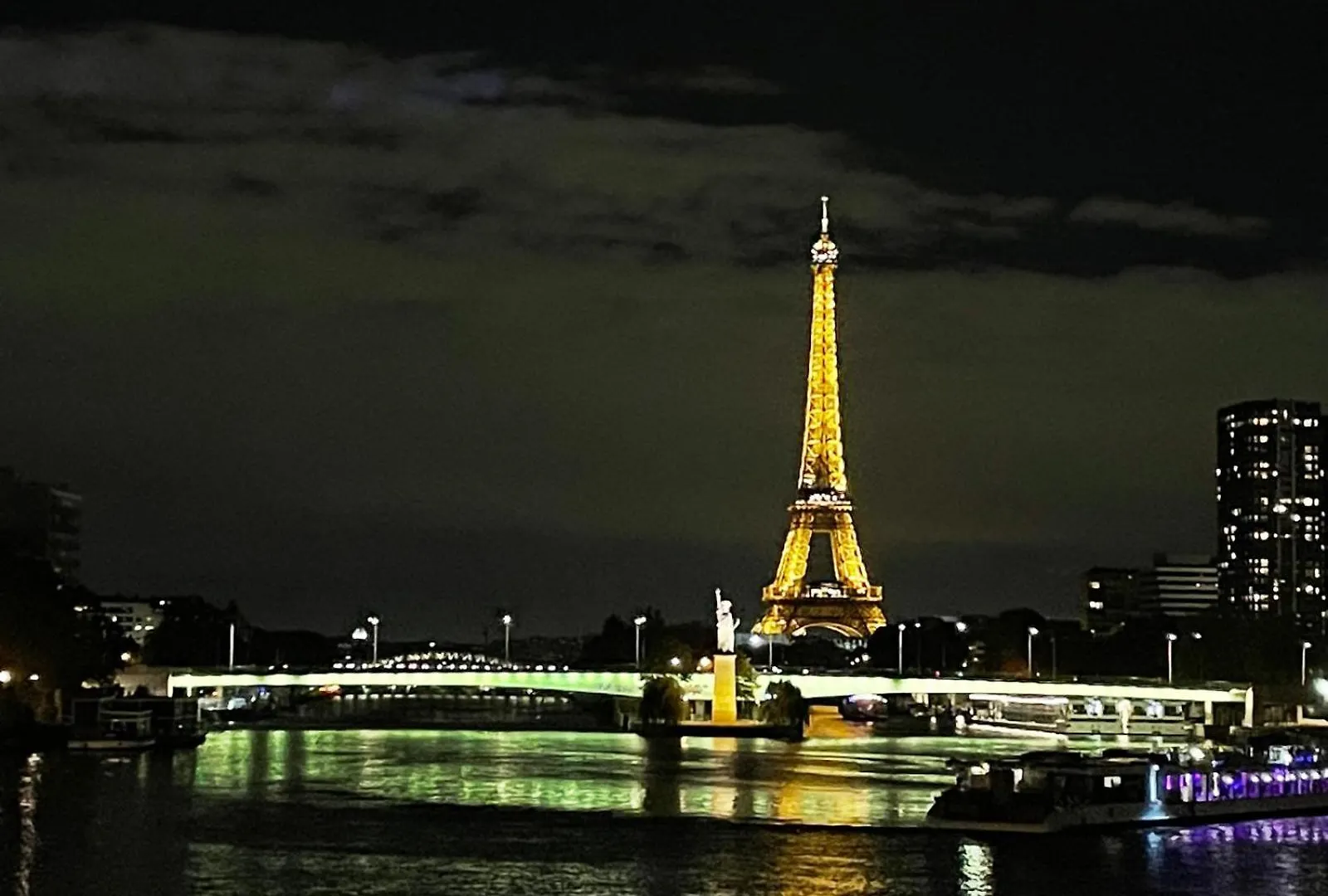 Homestay Double Room In Beautiful Apartment Paris
